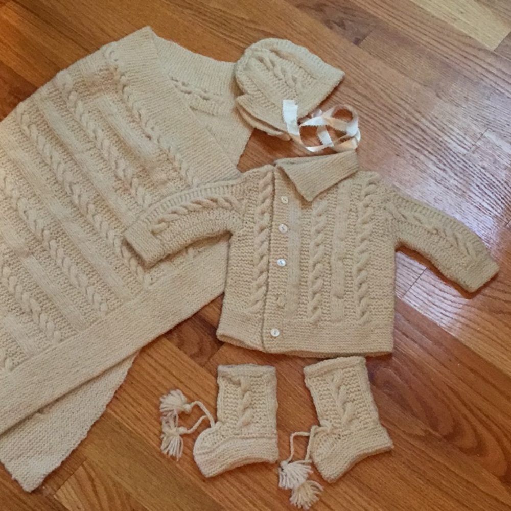 Vintage ‘81, handmade unisex Sweater ensemble w/ hat, booties &blanket, flawless